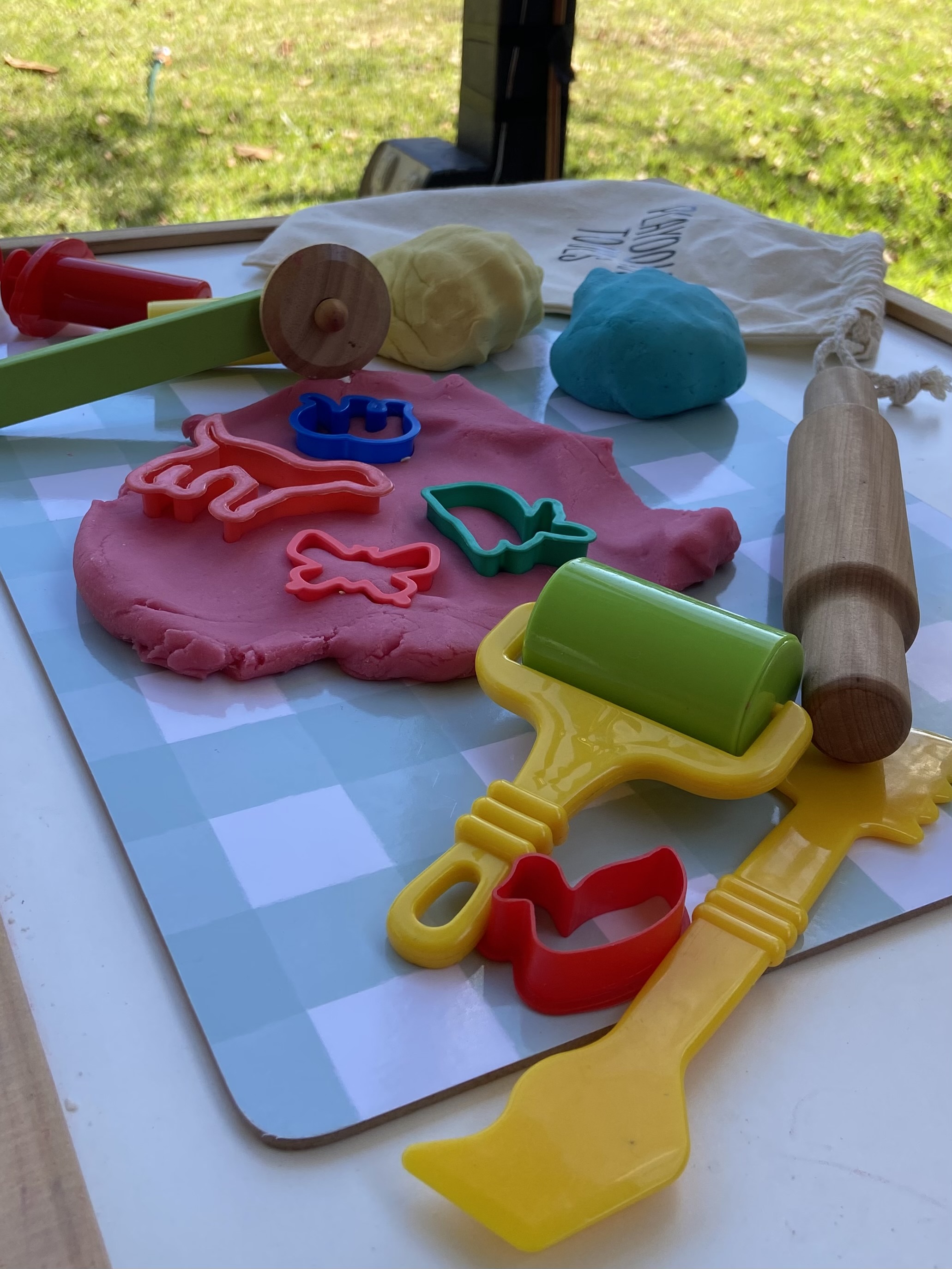 Little Hands Playdough action photo